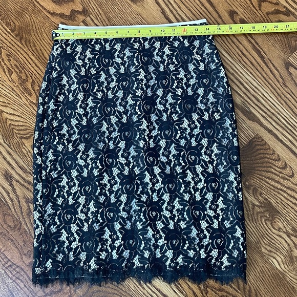 DIANE VON FURSTENBERG black lace skirt - Picture 6 of 9